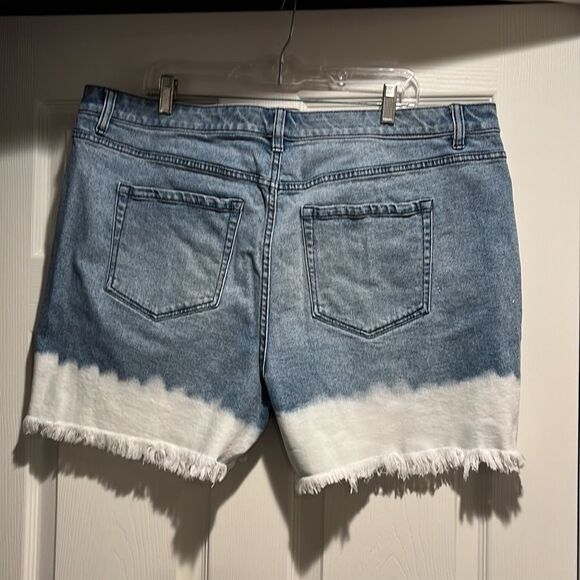 Lane Bryant size 20 Girlfriend shorts. - Picture 2 of 7